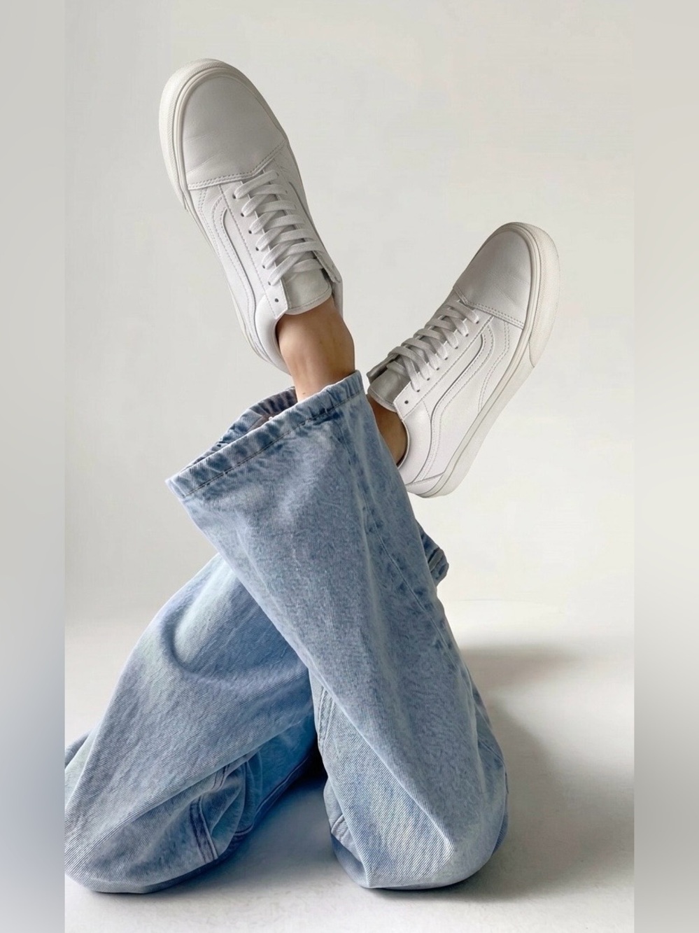 Vans UNISEX Old Skool, Off the Wall, True White Low-Top Leather Sneakers
